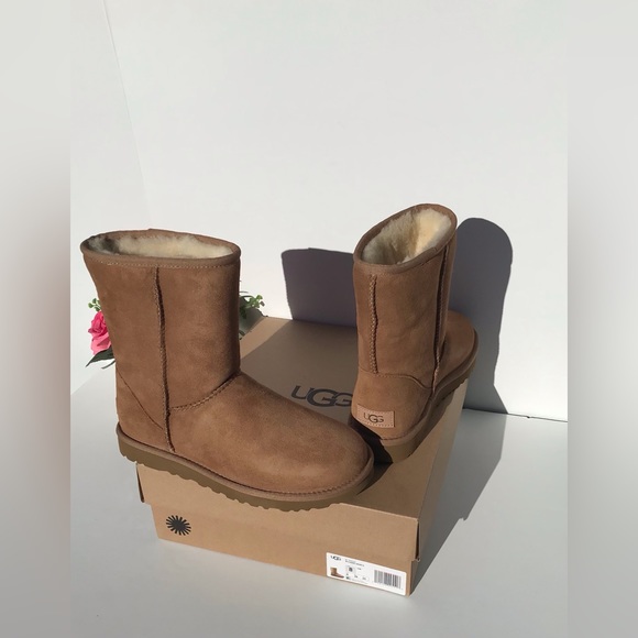 UGG Classic Short II Boot - Picture 8 of 8